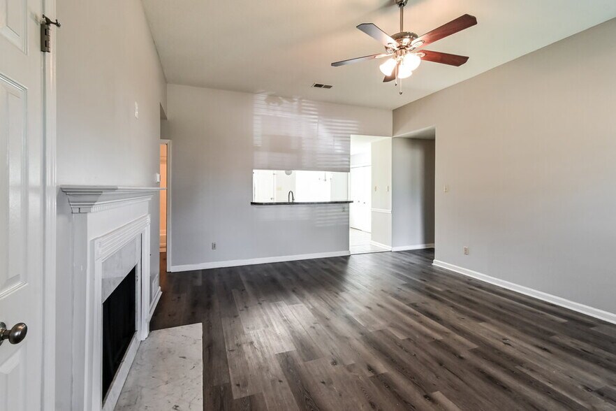 Building Photo - 8389 Palm Springs Dr
