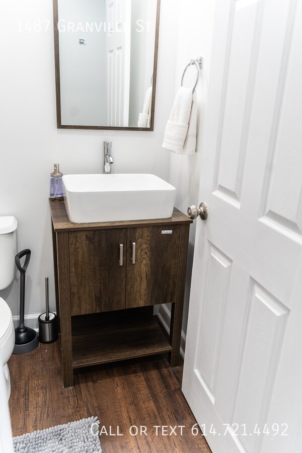 Building Photo - 1487 Granville St