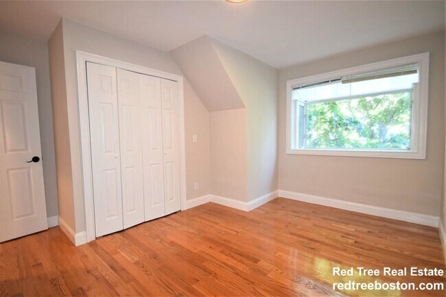 Building Photo - 8 Cherokee St