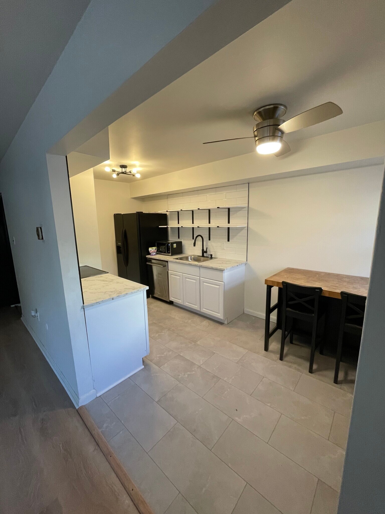 Building Photo - 2539 Jenkintown Rd