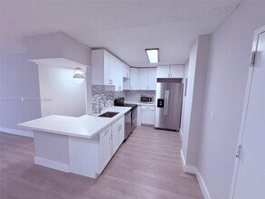 Building Photo - 16465 NE 22nd Ave