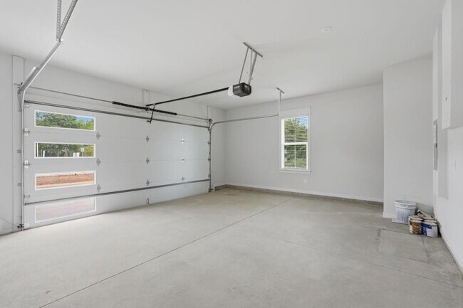 Building Photo - 331 Orchid St