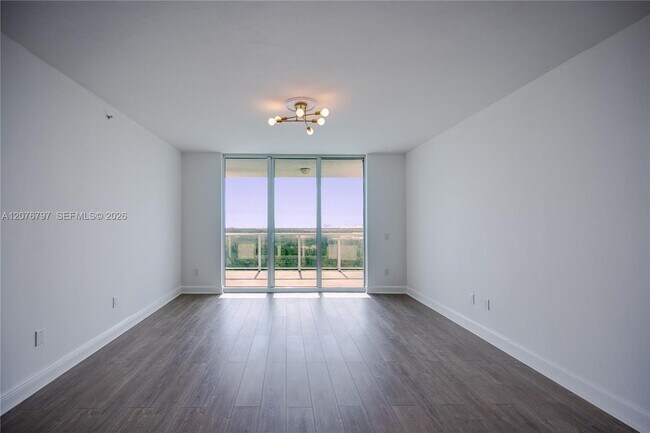 Building Photo - 15051 Royal Oaks Ln