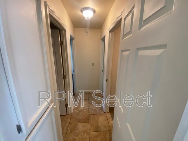 Building Photo - 1686 Somerset Pl