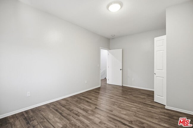 Building Photo - 171 E 35th St