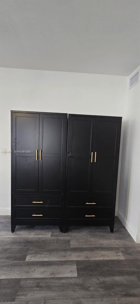 Building Photo - 8430 Harding Ave