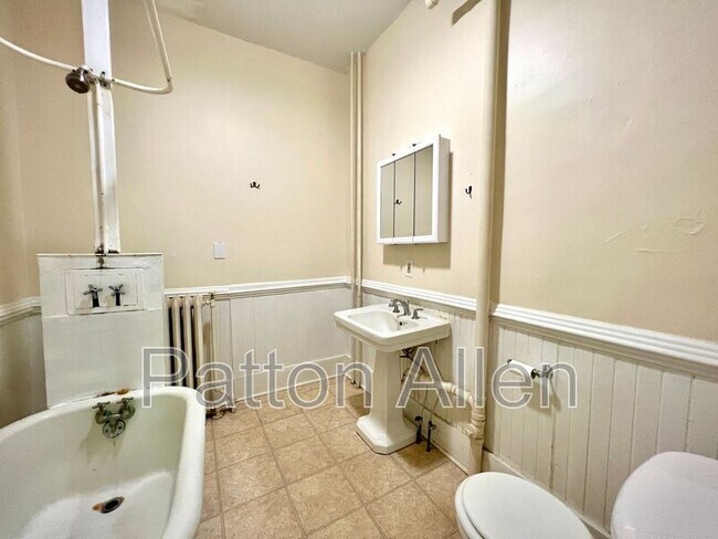 Building Photo - 33 Starnes Ave