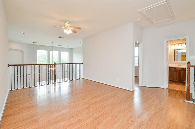 Building Photo - 3911 Fallsbrook Ct