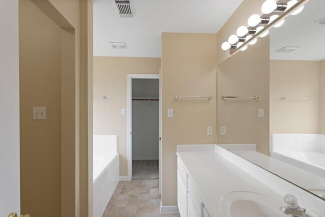 Building Photo - 12206 Innisfall Cir
