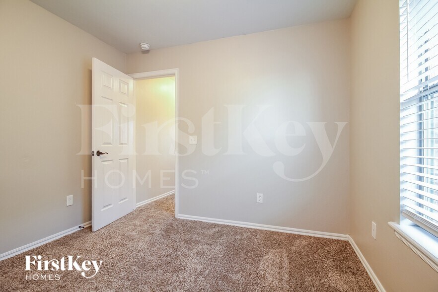 Building Photo - 4529 Oasis Ct