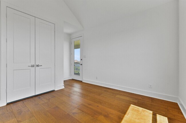 Building Photo - 4006 Fort Bend Dr