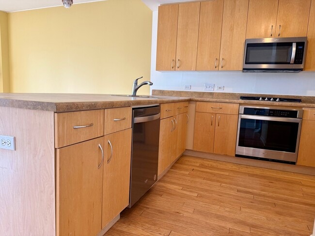 Building Photo - 1515 S Prairie Ave