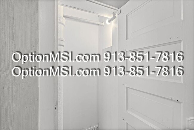 Building Photo - West Plaza!!!