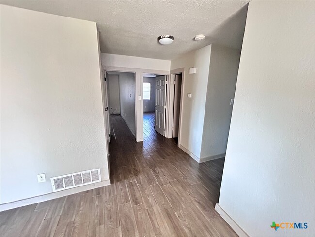 Primary Photo - 5001 Greenlee Dr