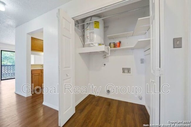 Building Photo - 818 Station St