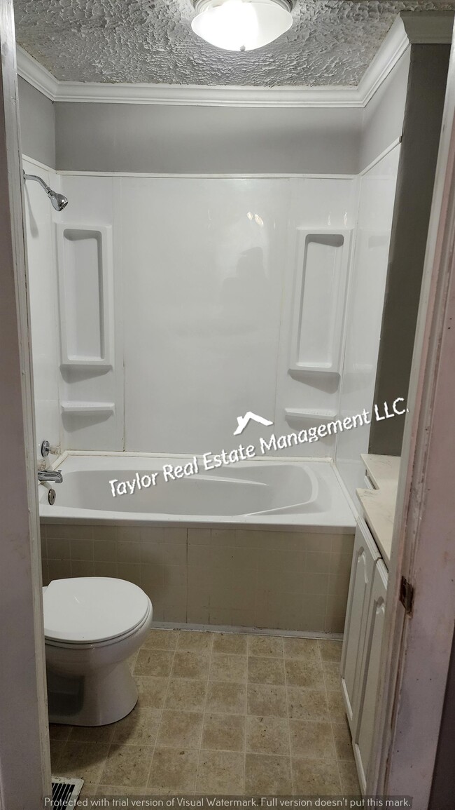 Building Photo - 205 Button Ave