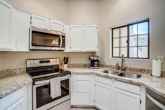 Building Photo - Resort Style Living - Furnished Three Bedr...