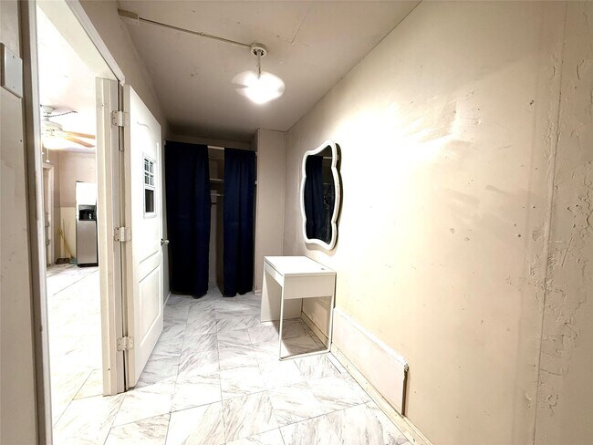 Building Photo - 5004 Irvington Blvd