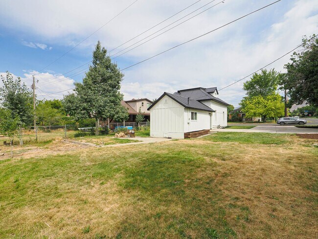 Building Photo - NEWLY REMODELED HISTORIC HOME IN DOWNTOWN PLEASANT GROVE!