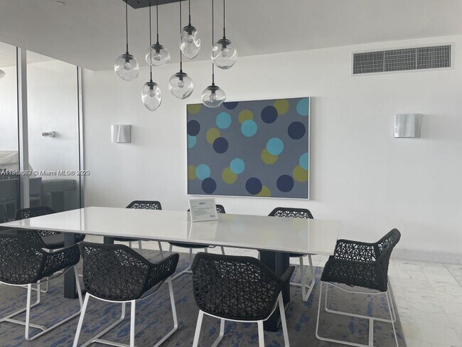 Building Photo - 1000 West Ave