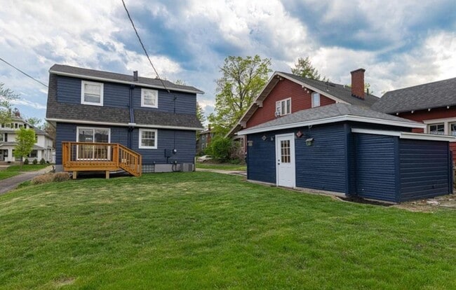 Building Photo - Beautifully remodeled 3-bedroom, 2-bath ho...