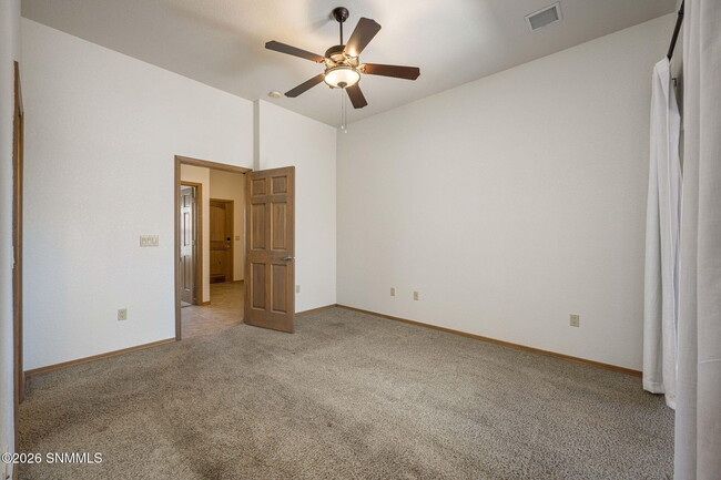 Building Photo - 1320 Golf Club Rd