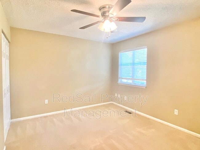 Building Photo - 1105 Old Denbigh Blvd