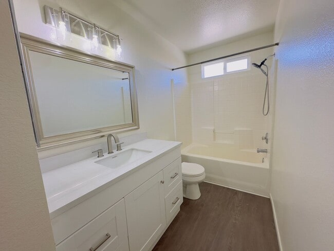 Building Photo - Cozy near Golf Course, lvp flooring, low m...