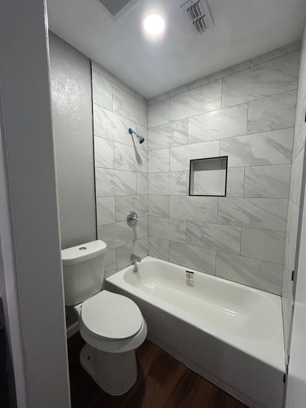 Building Photo - 704 W Pleasantview Dr