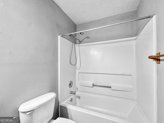 Building Photo - 290 Cornwallis Way