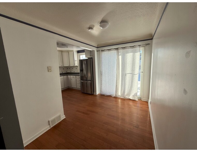 Building Photo - 1520 Woodrow Ave