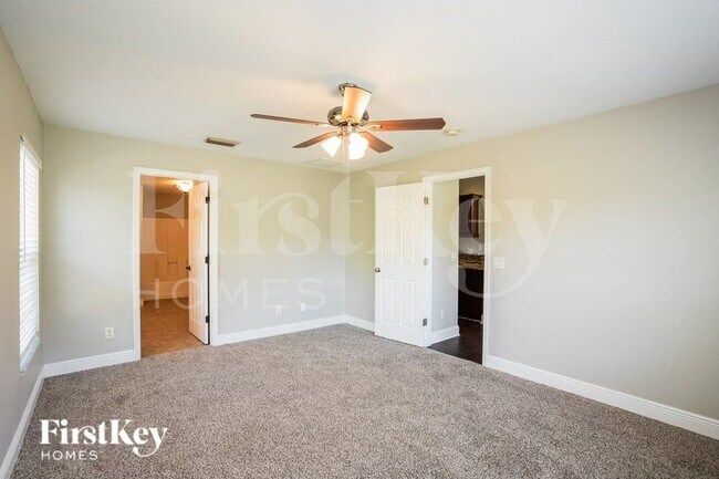 Building Photo - 4633 Fernway Dr