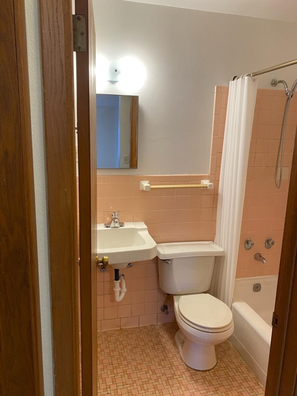 Building Photo - 1022 Arkwright St N