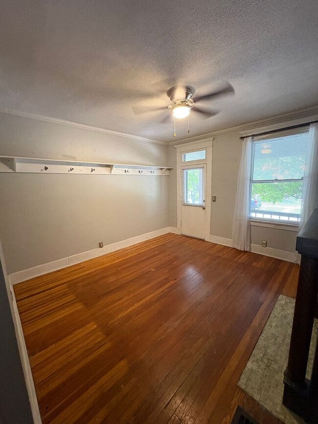 Building Photo - 2 Bedroom 1 Bathroom in German Village