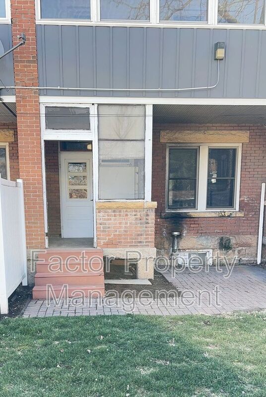 Building Photo - 122 Parsons St