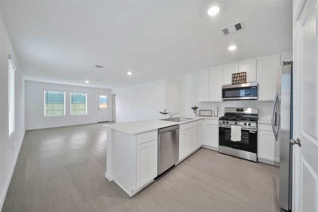 Building Photo - 723 Umbrella Tree Dr