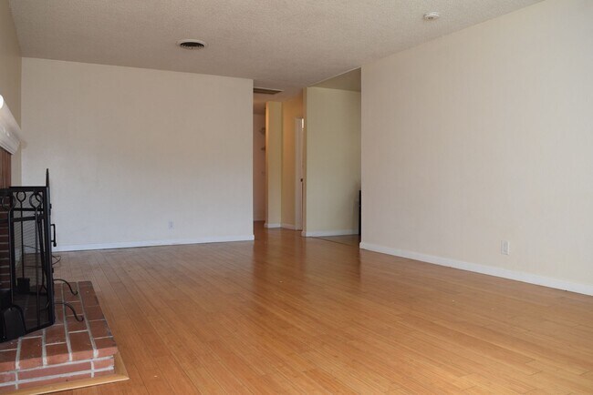 Building Photo - 5525 Forestwood Dr