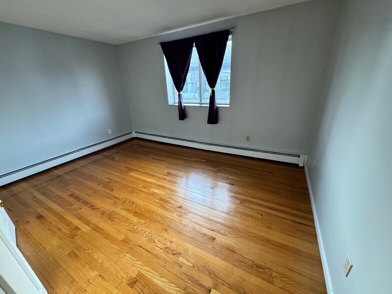 Building Photo - 14 Murdock St