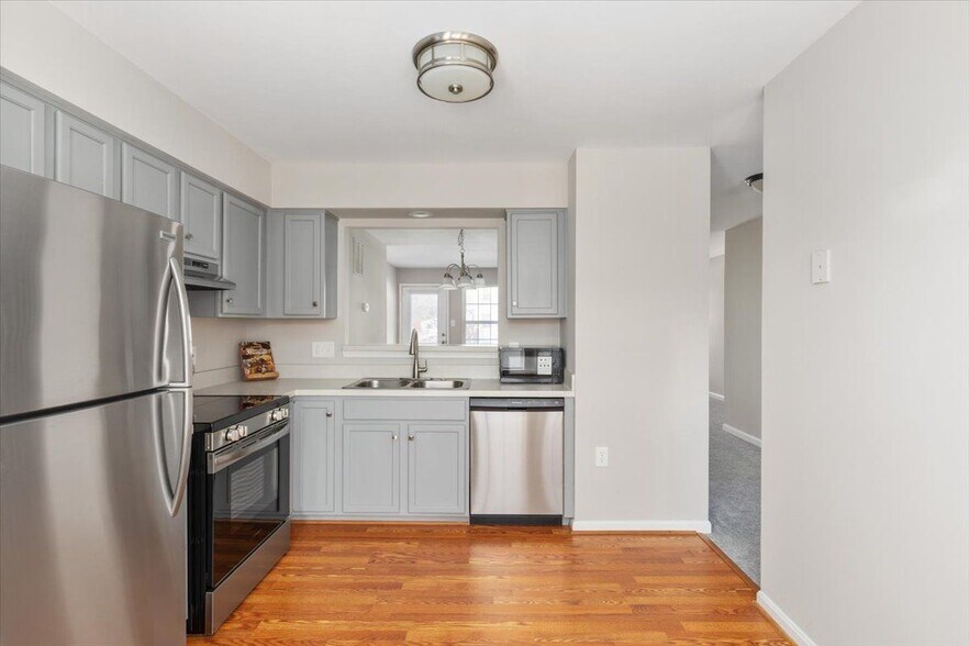 Building Photo - 113 Frazer Dr