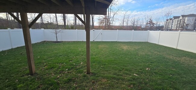 Building Photo - Spacious & Modern Home w/ 4 Bed, 4.5 bath in Manassas, Close to I-66, Includes Lawn & Other Services