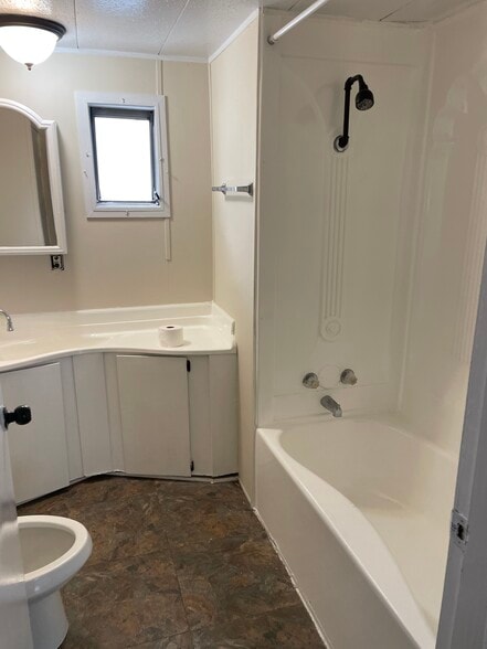 Building Photo - 404 Cherry St