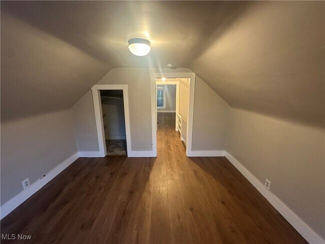 Building Photo - 523 Gage St