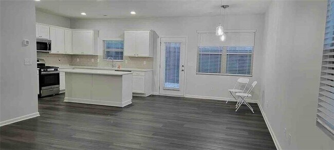 Building Photo - 36 Laurel Dr E