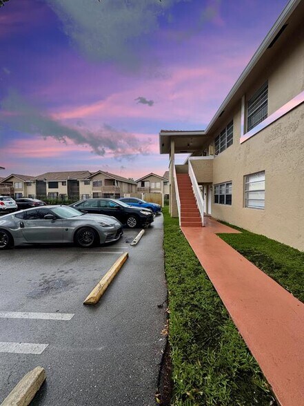 Primary Photo - 10008 Twin Lakes Dr