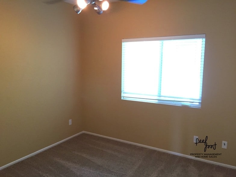 Building Photo - 305 Diamante Way