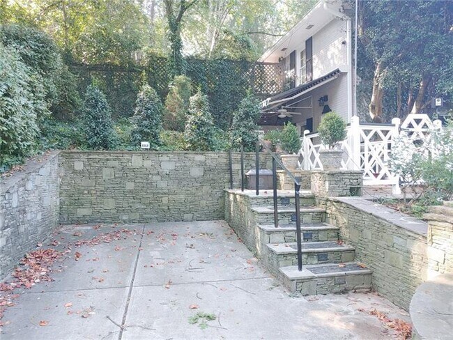 Building Photo - 76 Laurel Forest Cir NE