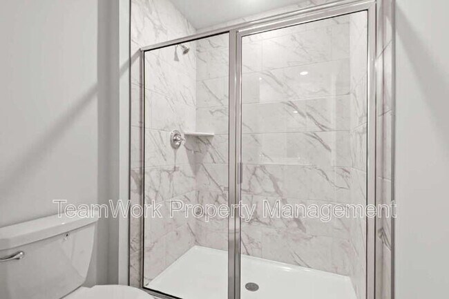 Building Photo - 658 Culpepper St