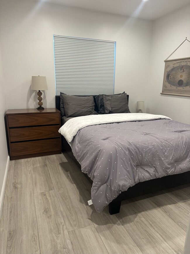 Building Photo - 2449 Florencita Dr W