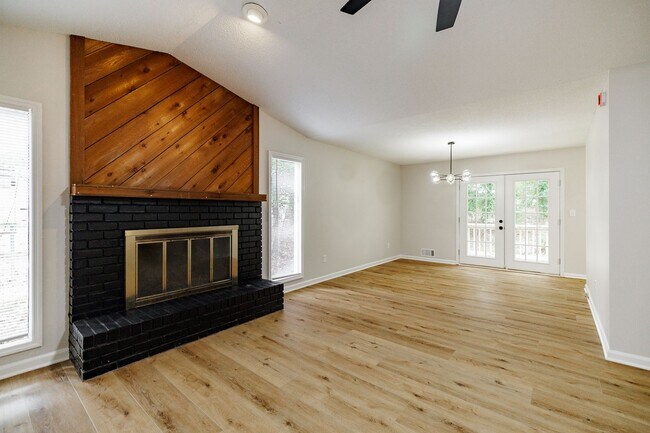 Building Photo - Updated Home in Ansley Park!