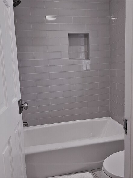 Building Photo - 4044 Emma Ln NE